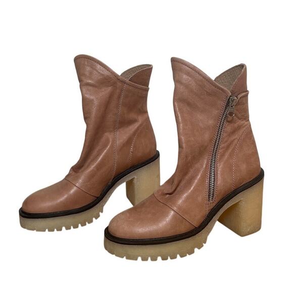 Free People Brown Leather Jack Zip Ankle Boots Lug Sole Size 7 Made in Spain - Picture 1 of 7